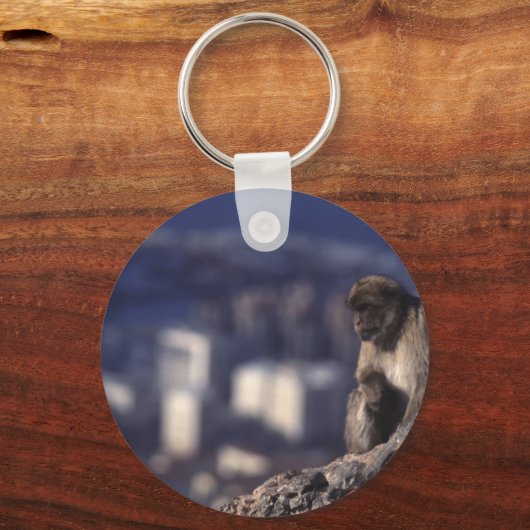 Pensiver Affe in Gibraltar Schlüsselanhänger (Vorderseite)