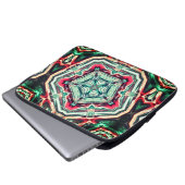 Pentagon über Stern, rot und dunkelgrün getragen Laptopschutzhülle (Vorne Knopf)