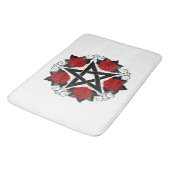 Pentagramm mit Rote Rosen Badematte (Schrägansicht)