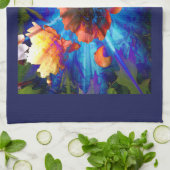 Peonies in blauem Licht Geschirrtuch (Gefaltet)