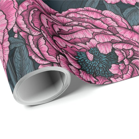 Peonies und Warnen auf dunkelgrau Geschenkpapier (Rolleneckpunkt)
