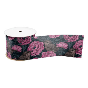 Peonies und Warnen auf dunkelgrau Satinband