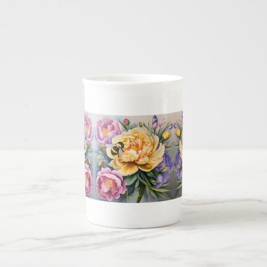 Peony and Bee Porcelain Porzellantasse (Vorderseite)