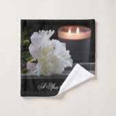 Peony Blume on Shelf mit Candle zum Entspannen Badhandtuch Set (Waschlappen)