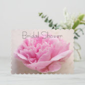 Peony Closeup Brautparty Einladung (Stehend Vorderseite)