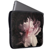 Peony Dark Wall: Design der bemalten Blume Laptopschutzhülle (Vorne Rechts)