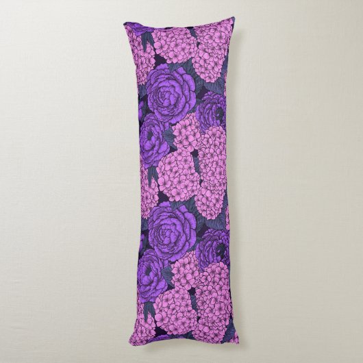 Peony und Hydrangea in Rosa und Violett Seitenschläferkissen (Rückseite (Vertikal))