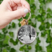 People at park in snowy winter day schlüsselanhänger (Hand)