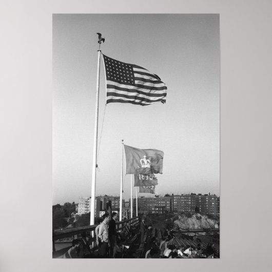 People in Bleachers Poster (Vorne)