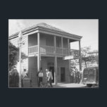 Pepe's Cafe, 1938 Postkarte<br><div class="desc">Pepe's Cafe - ein Café,  in dem die Geschäfte der Stadt abgewickelt werden. Key West,  Florida. Altes Keys Foto aus den 1930er Jahren,  aufgenommen im Januar 1938 vom FSA-Fotografen Arthur Rothstein.</div>