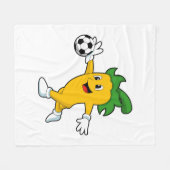 Pepper Vegan als Fußballspieler mit Fußball.PNG Fleecedecke (Vorderseite (Horizontal))
