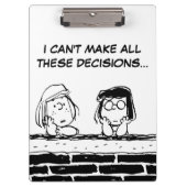 Peppermint Patty & Marcie an der Mauer Klemmbrett (Vorderseite)