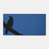 Perching Crow, blue Schreibtischunterlage (Vorderseite)