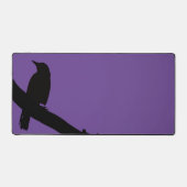Perching Crow, purple Schreibtischunterlage (Vorderseite)