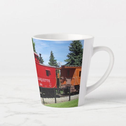 Pere Marquette Caboose Latte Tasse (Rechts)