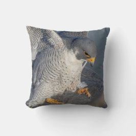 Peregrine Falcon entlang des Hudson River Kissen