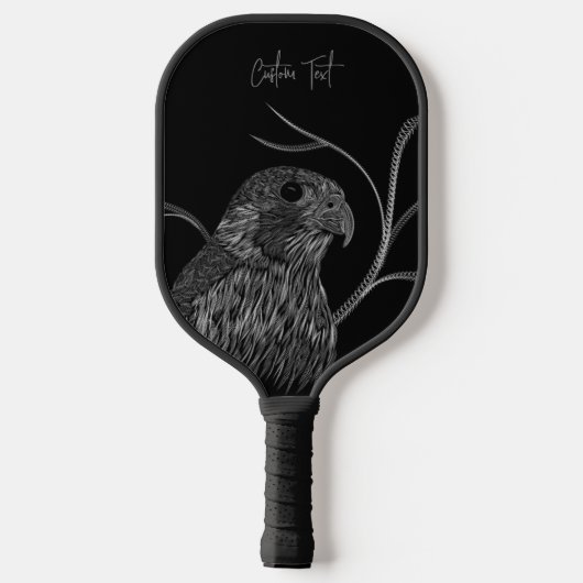 Peregrine Falcon in Baumzweigen mit Handschrift Pickleball Schläger (Rückseite)