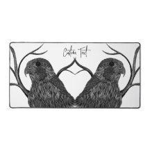 Peregrine Falcon in Baumzweigen mit Handschrift