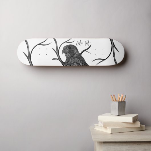 Peregrine Falcon in Baumzweigen mit Handschrift Skateboard (Wandkunst (Horz))