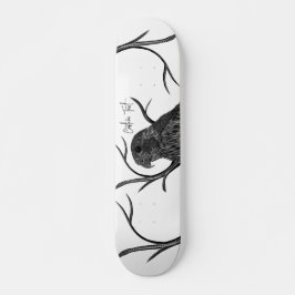 Peregrine Falcon in Baumzweigen mit Handschrift Skateboard