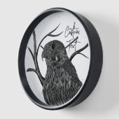 Peregrine Falcon in Baumzweigen mit Handschrift Uhr (Winkel)