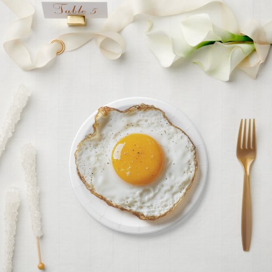 Perfekt gefriertes Ei mit knusprigen Kanten und Go Pappteller (Hochzeit)