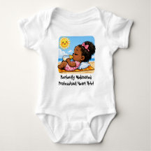 Perfekt melanisiert - Sonnenbadendes Baby Mädchen
