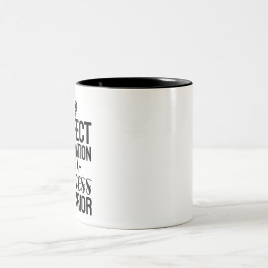 Perfekte Kombination aus Prinzessin und Kriegerin Zweifarbige Tasse (Mittel)