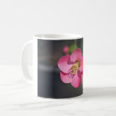 Perfekte rosa Blütenruhe Kaffeetasse (Vorderseite Links)