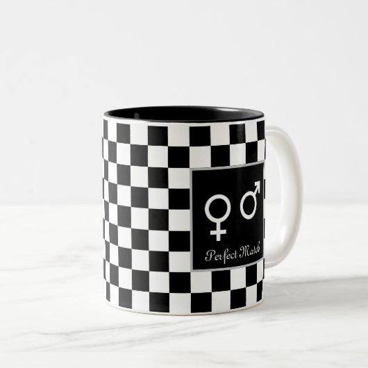 Perfekte Übereinstimmung mit Schwarz & Weiß Schach Zweifarbige Tasse (VorderseiteRechts)