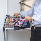 Perfekter, selbstständiger Makeup-Künstler für kle Zubehörtasche