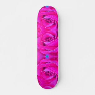 Perfektes Karmesinrot und Hellblaue Rosendetail Skateboard