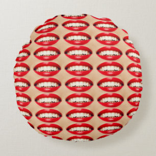 Perfektes Lächeln Femme Fatale Pop-Art Rundes Kissen
