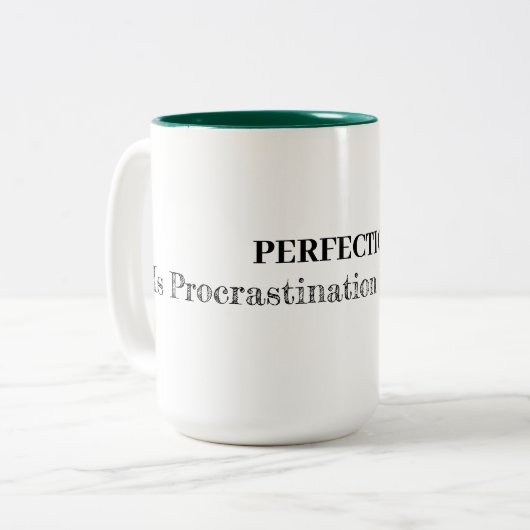 Perfektion ist das Aufschieben in Verhüllung Zweifarbige Tasse (Vorderseite Links)
