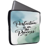 Perfektion ist im Prozess Option 2 Laptopschutzhülle (Vorne Rechts)