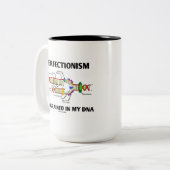 Perfektionismus Ingrained in meiner DNS (Gene) Zweifarbige Tasse (Vorderseite Links)