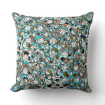 Perforiertes blaues Stück über weißer Textur