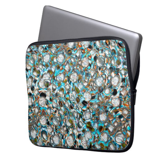 Perforiertes blaues Stück über weißer Textur Laptopschutzhülle (Vorderseite Links)