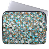 Perforiertes blaues Stück über weißer Textur Laptopschutzhülle (Vorderseite)