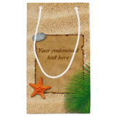 Pergament auf Sandgrund - Kleine Geschenktasche Geschenktüte (Rückseite)