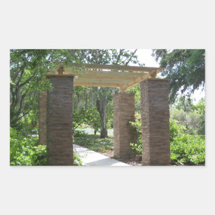 Pergola auf einem Weg Rechteckiger Aufkleber