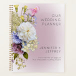 Peri White Mauve Floral Moderne Hochzeit Planer<br><div class="desc">Das Design ist schlicht und weich, mit einem weißen Strauß aus Perwinkelblau, staubviolett, cremeweiß, Rose pink, sanft gelb blühenden Blumen und botanischem Grün auf einem weichen violett rosa, oval und weiß. Es ist zart und elegant, modern und dennoch Vintag. Es wurde von Simply Farmhouse Press entworfen und ist Teil der...</div>