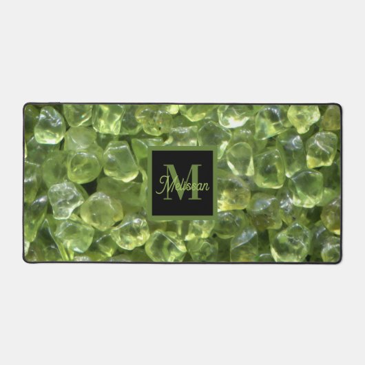 Peridot Birthstone Monogram Personalized Name Schreibtischunterlage (Vorderseite)