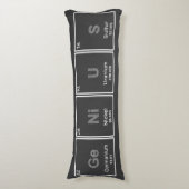 Periodic Table GeNiUS Körperkissen (Vorderseite Vertikal)