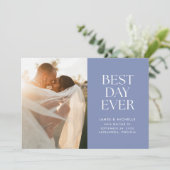 Periwinkle Best Day Ever Wedding Ankündigung (Stehend Vorderseite)