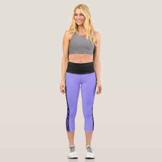 Periwinkle blau mit schwarzem Design Capri Legging