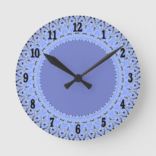 Periwinkle Blue Country Lace Wall Clock Runde Wanduhr (Vorderseite)