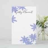 Periwinkle Blue Daisies on White Wedding Briefpapier (Stehend Vorderseite)