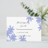Periwinkle Blue Daisies Wedding RSVP Response Card Karte (Stehend Vorderseite)