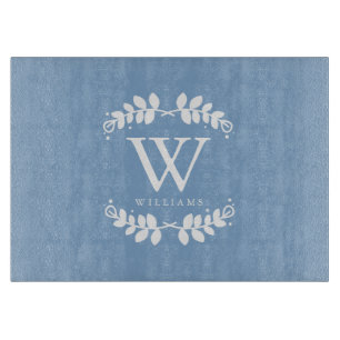 Periwinkle Blue Family Monogram Schneidebrett